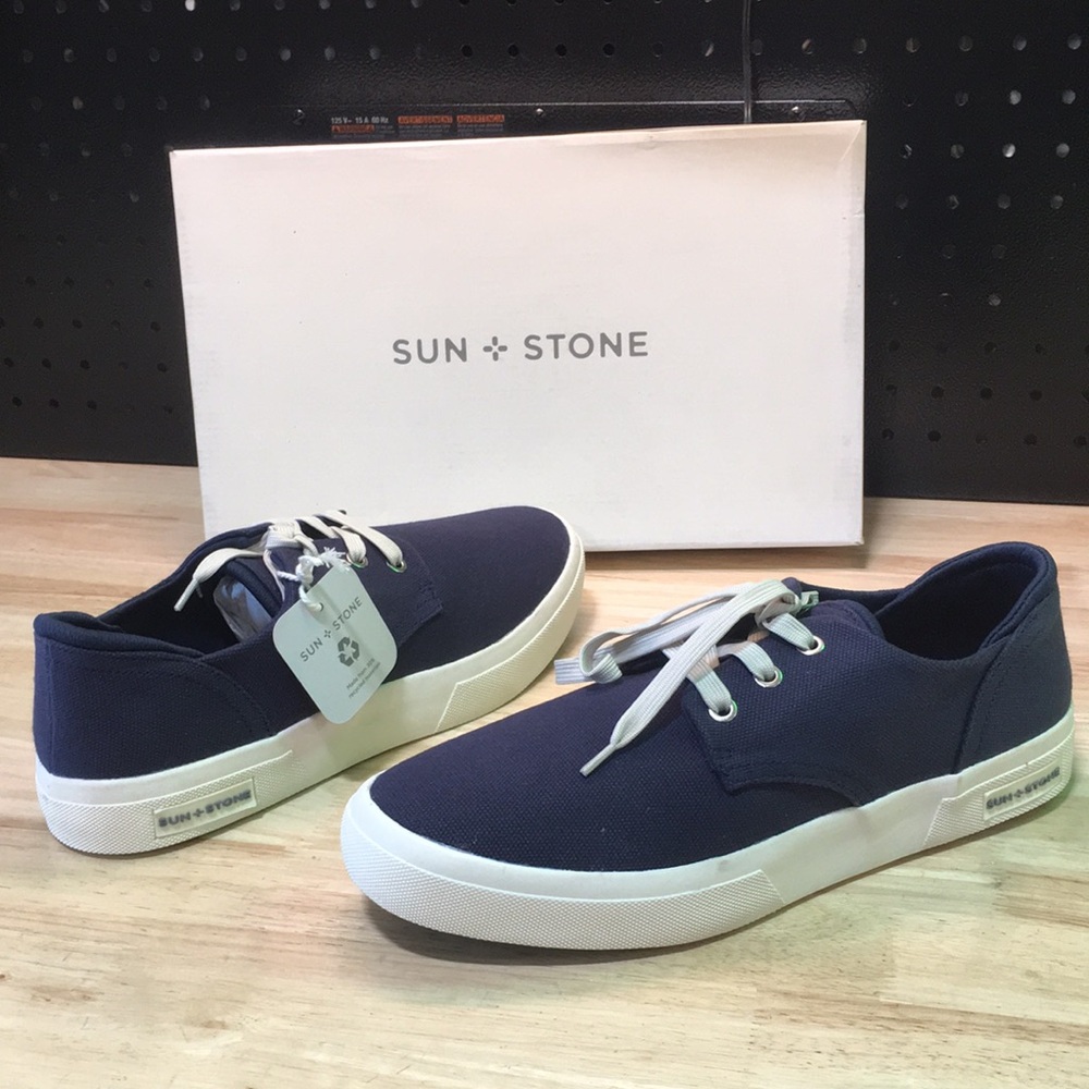 New WB Sun + Stone Men’s Navy Canvas Low-Top Sneakers